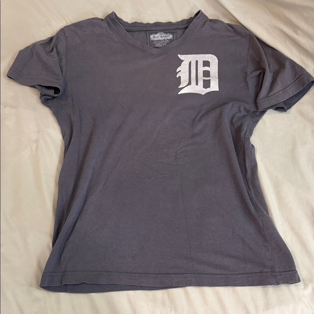 Red Jacket Detroit Tigers Tee - Picture 1 of 4
